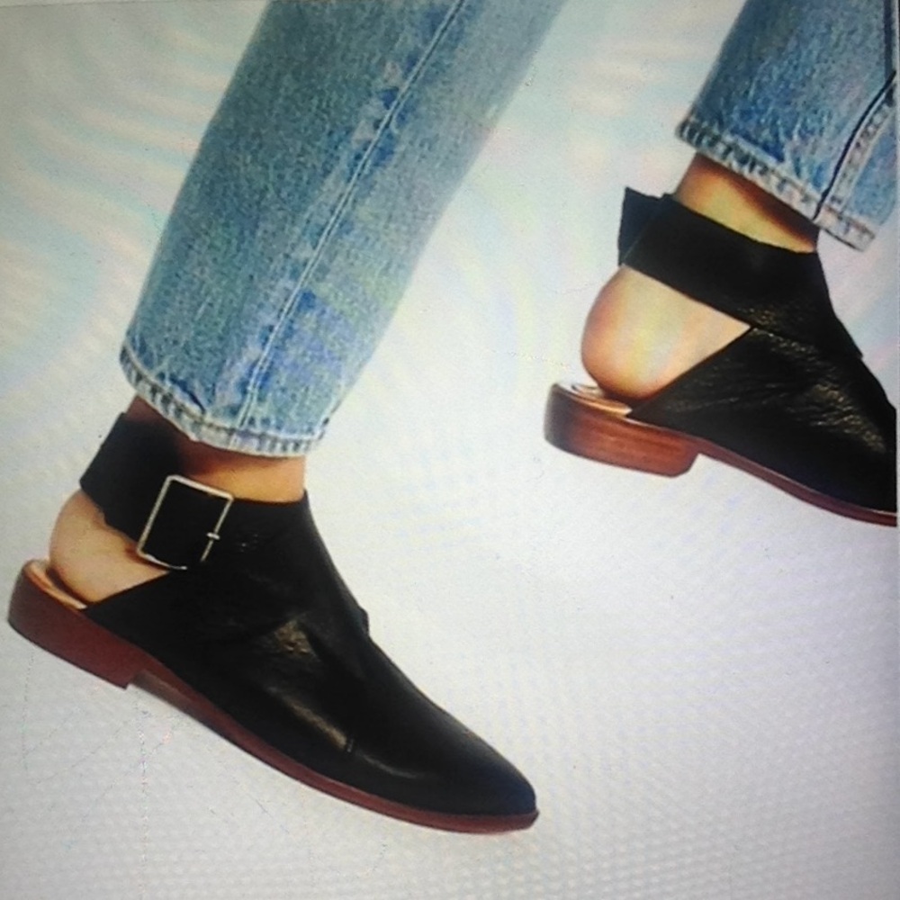 ⭕️ Free People - 'Bryce Wrap' Black Leather Flats